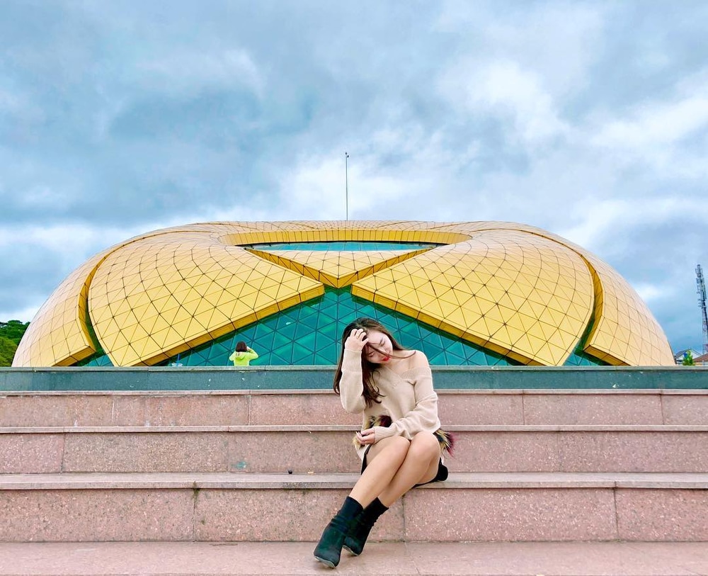 Check-in với “bông hoa dã quỳ khổng lồ” tại quảng trường Lâm Viên
